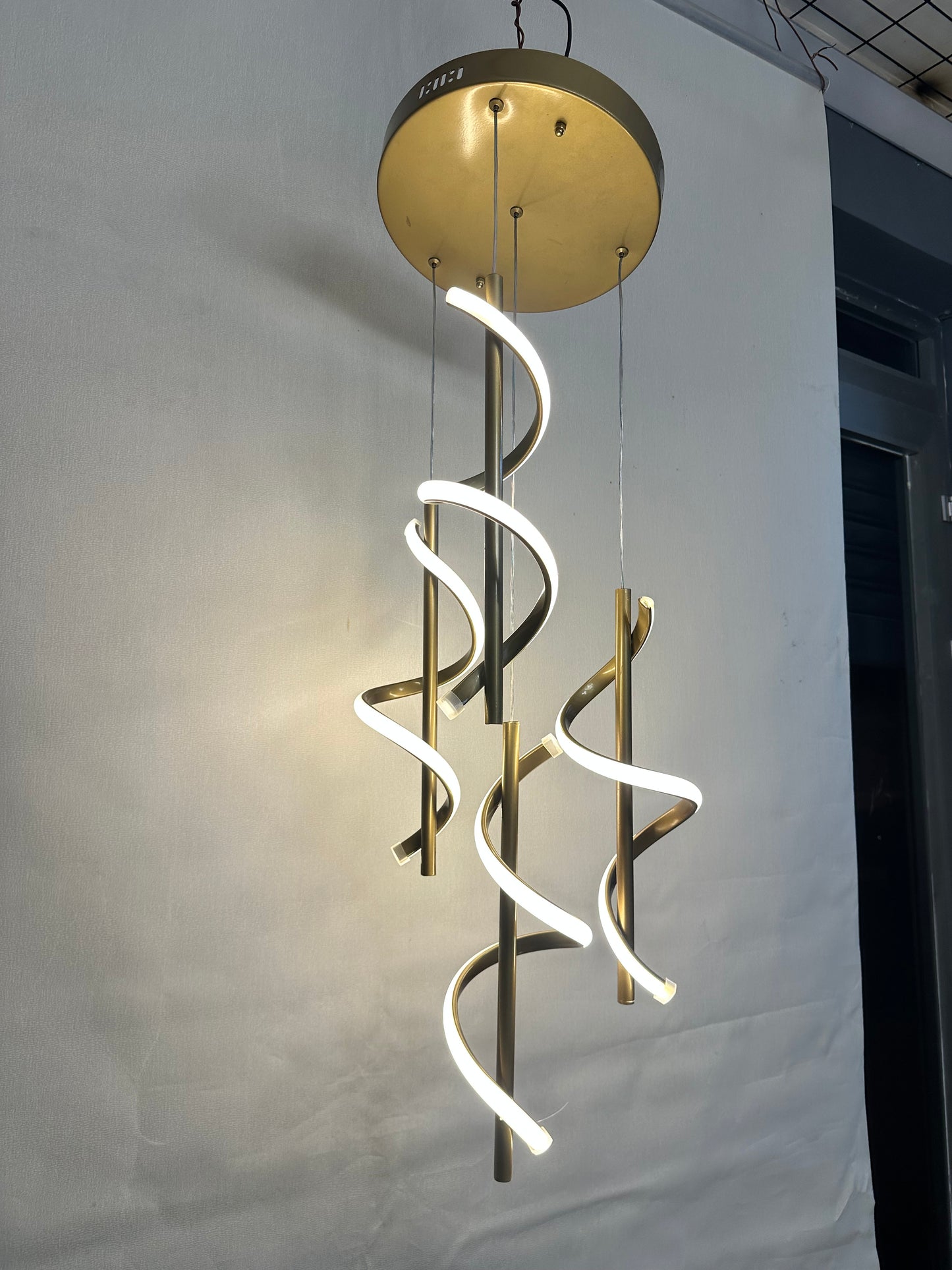 Salon LED Avize – Modern Salon Aydınlatması