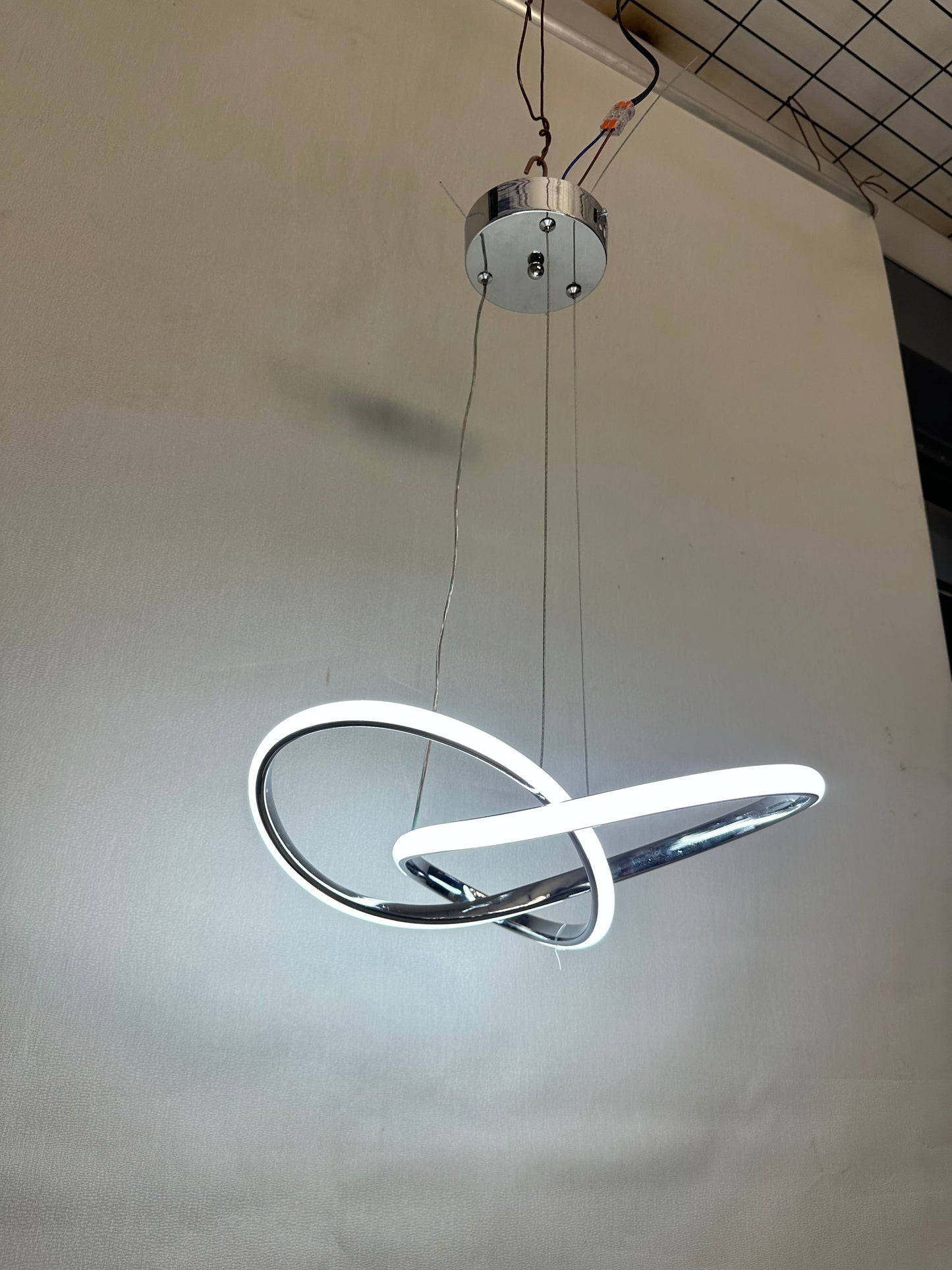 Modern LED Avize – Çok Amaçlı Aydınlatma