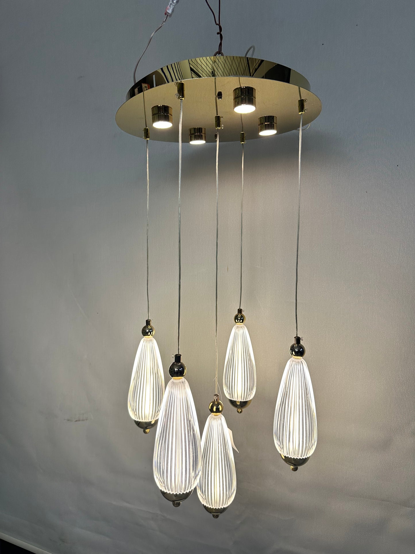 Modern LED Salon Avize – Salonunuz İçin İdeal Seçim