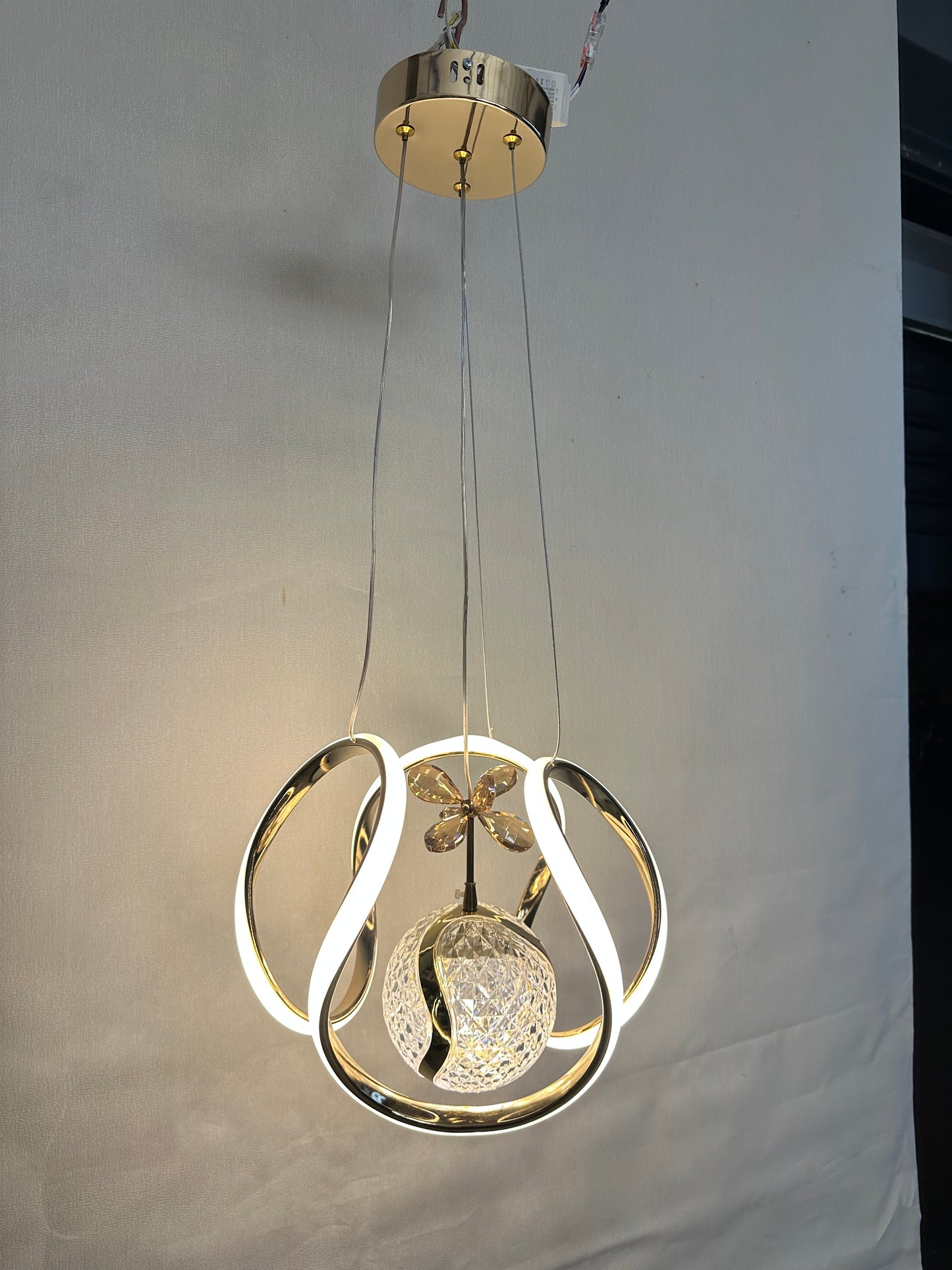 Modern Yatak Odası LED Avize – Şık ve Huzurlu Aydınlatma