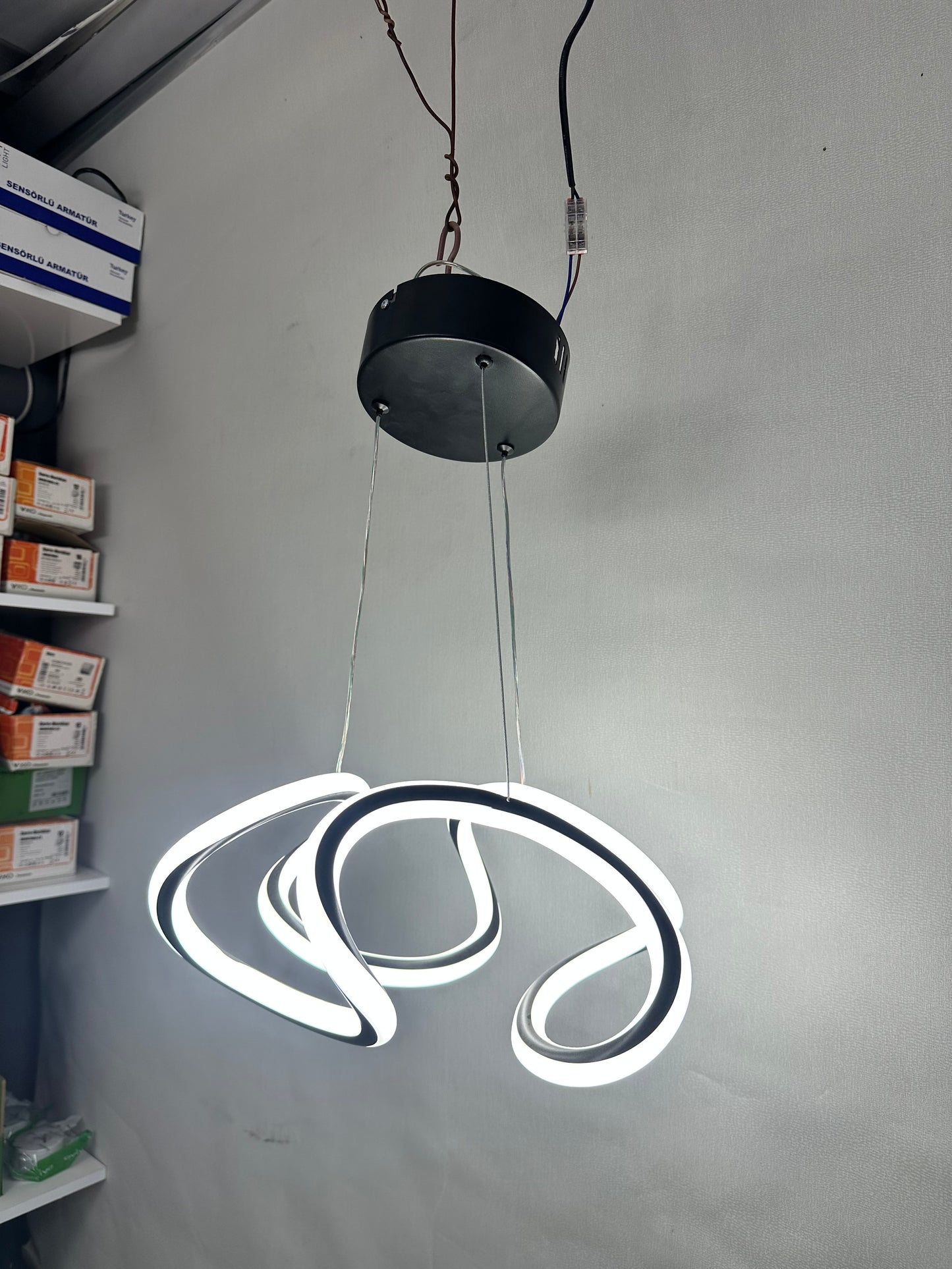 Yatak Odası LED Avize – Huzurlu Aydınlatma