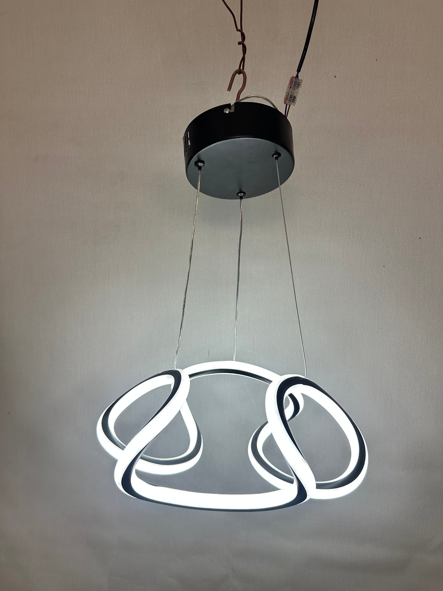 Yatak Odası LED Avize – Huzurlu Aydınlatma