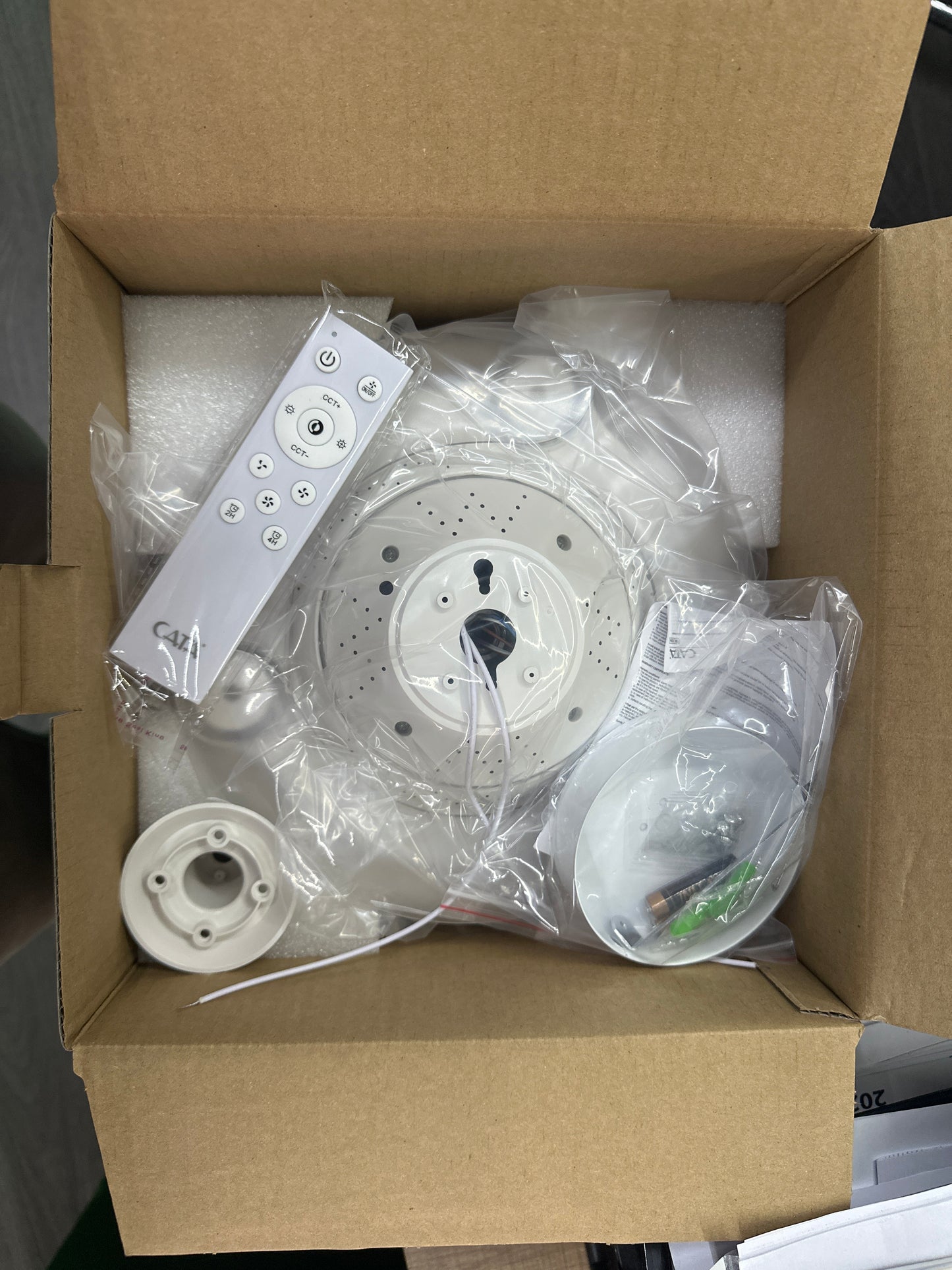 Fanlı Tavan Lambası LED Kumandalı Dimmerli – Sessiz Motor Avize