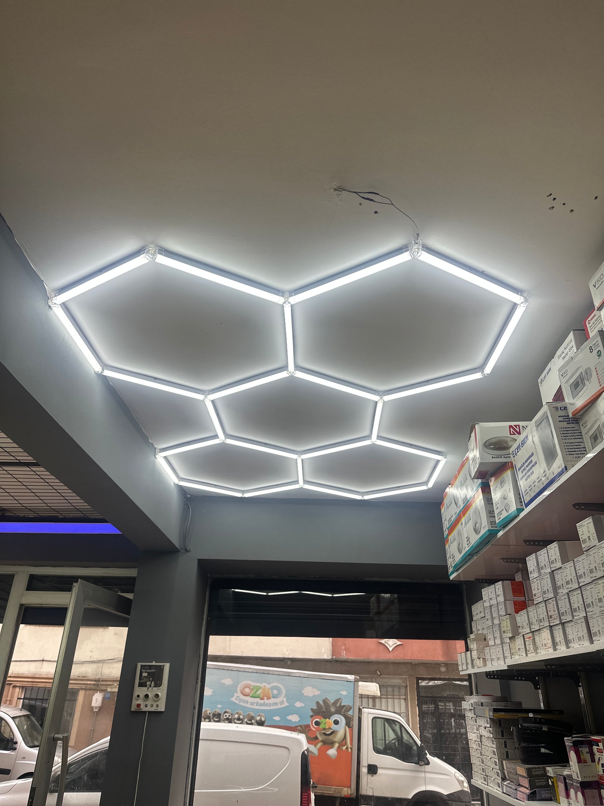 Cata Petek Aydınlatma by Enerji Aydınlatma, showcasing modern wall-mounted lighting fixture with sleek design.